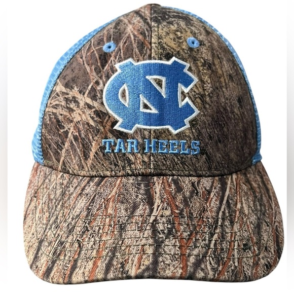 Captivating Headgear UNC Tar Heels Baseball Cap - Camouflage Mesh Snapback OS - Picture 1 of 4
